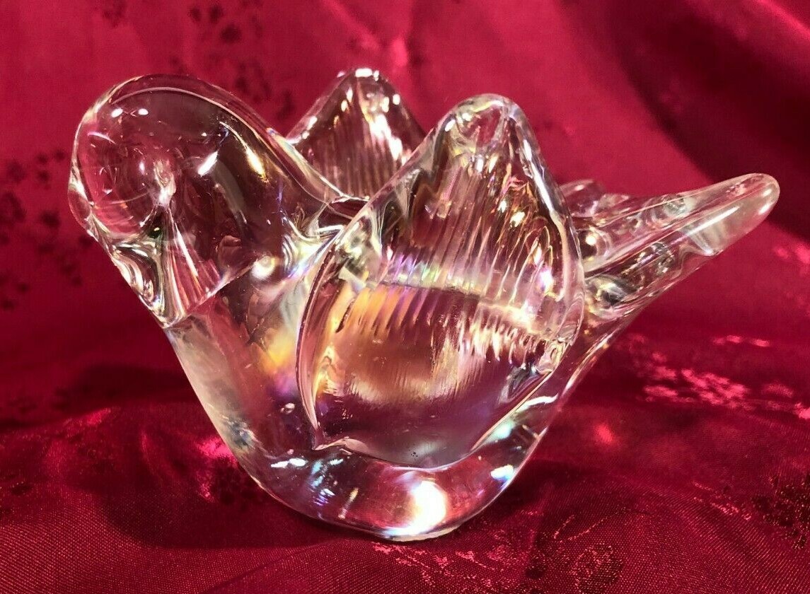 Iridescent art glass bird paperweight. Perfect condition. 3.5″L, 2.25″W, 2.5″H