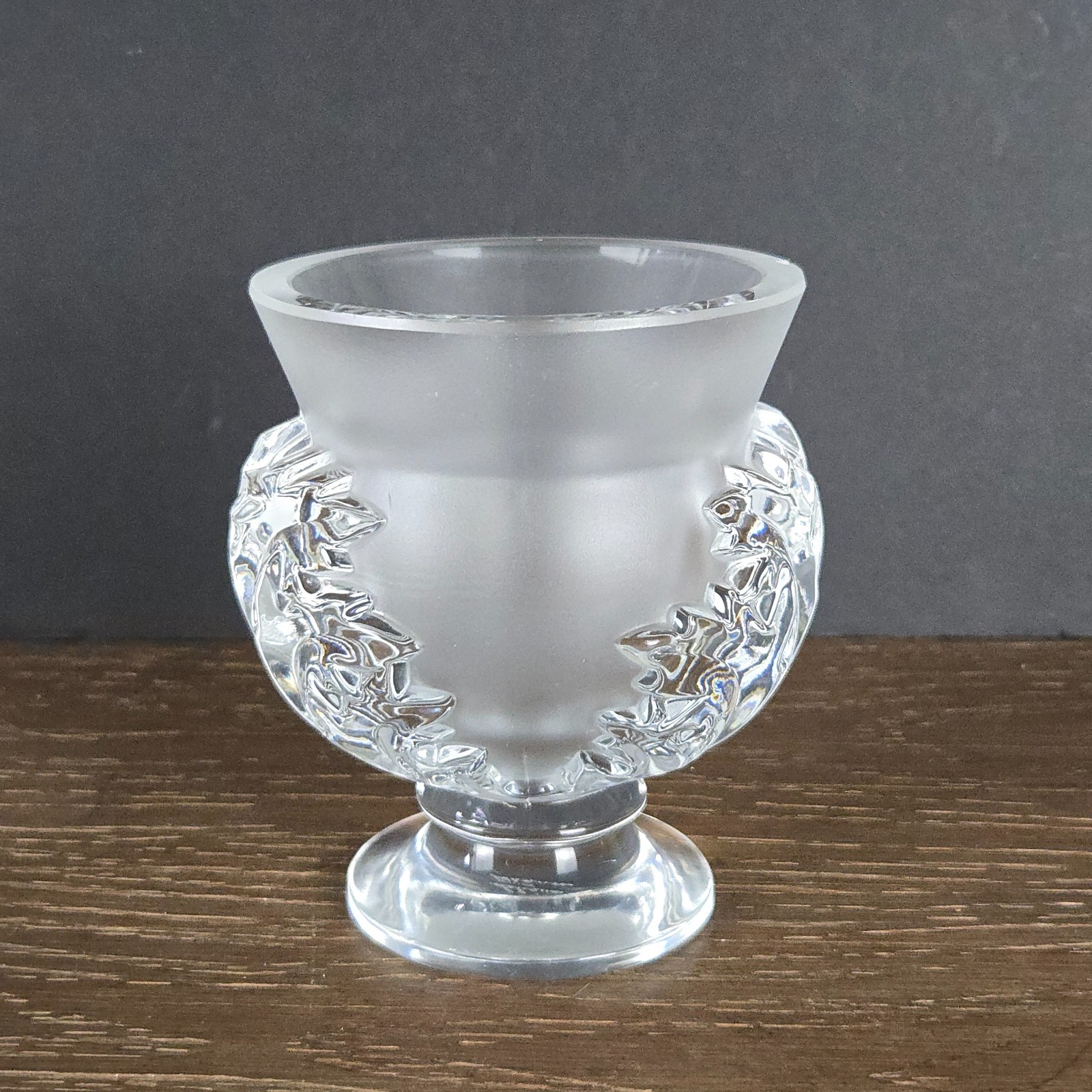 4.5in Lalique Crystal Vase Satin Saint St. Cloud Acanthus