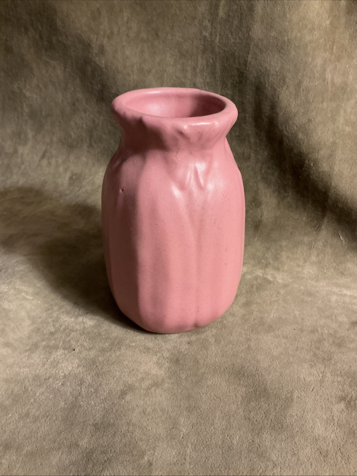 vintage ROSEMEADE Art Pottery North Dakota Pink Matte Floral Arts CRAFTS VASE