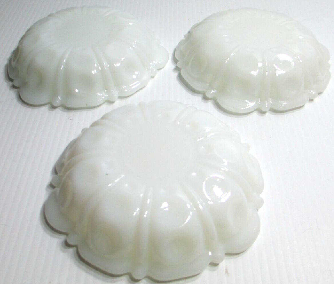 Vintage Anchor Hocking Glass Ashtrays SET OF 3 White Milk Glass 5 3/8″ D