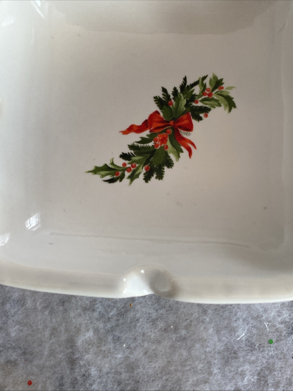 Vintage Ashtray, Haeger 925 USA Christmas Holiday White With Holly Ceramic 4″