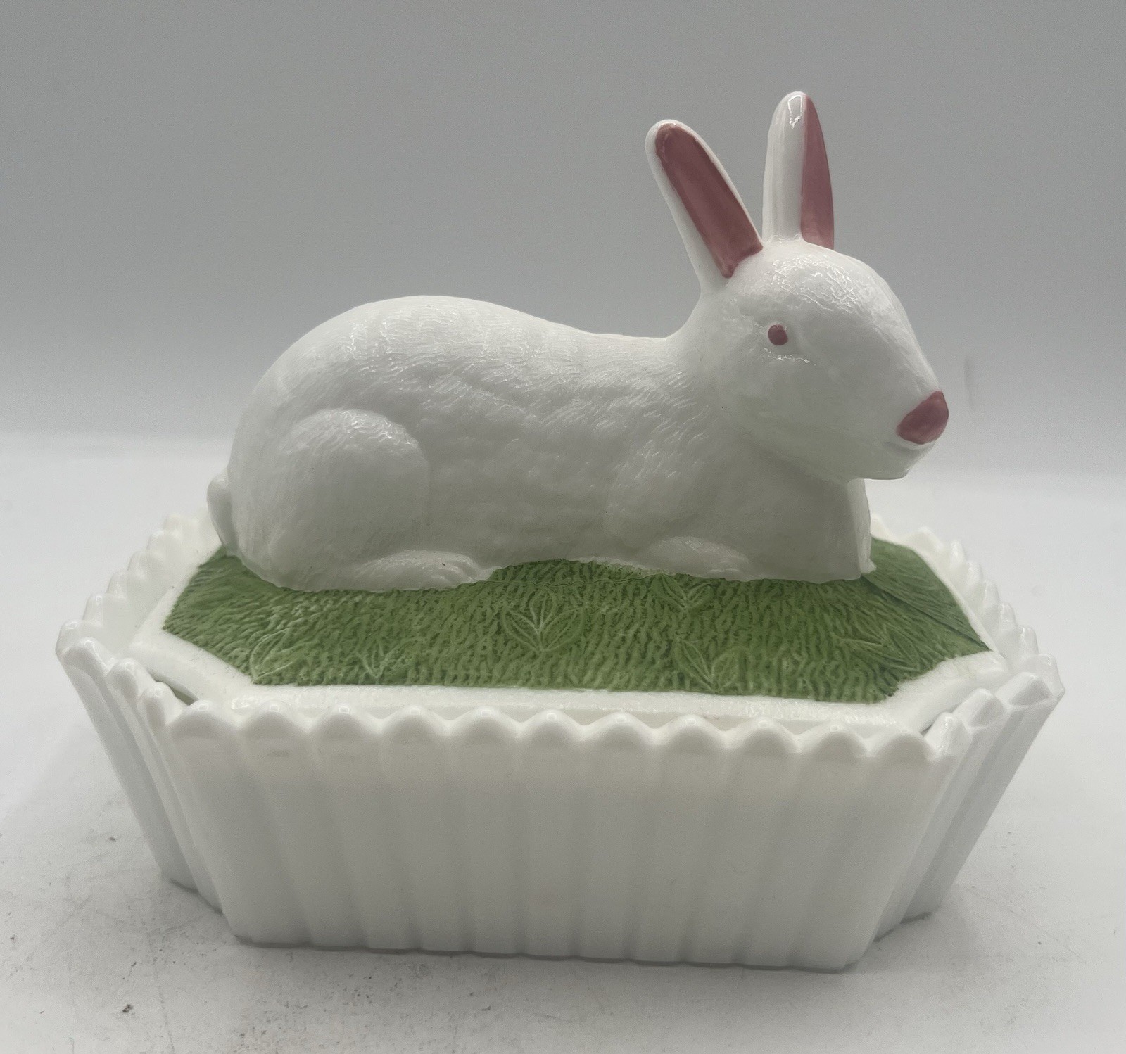 VTG WESTMORELAND MILK GLASS BUNNY RABBIT ON NEST HAND PAINTED ARTIST SIGNED