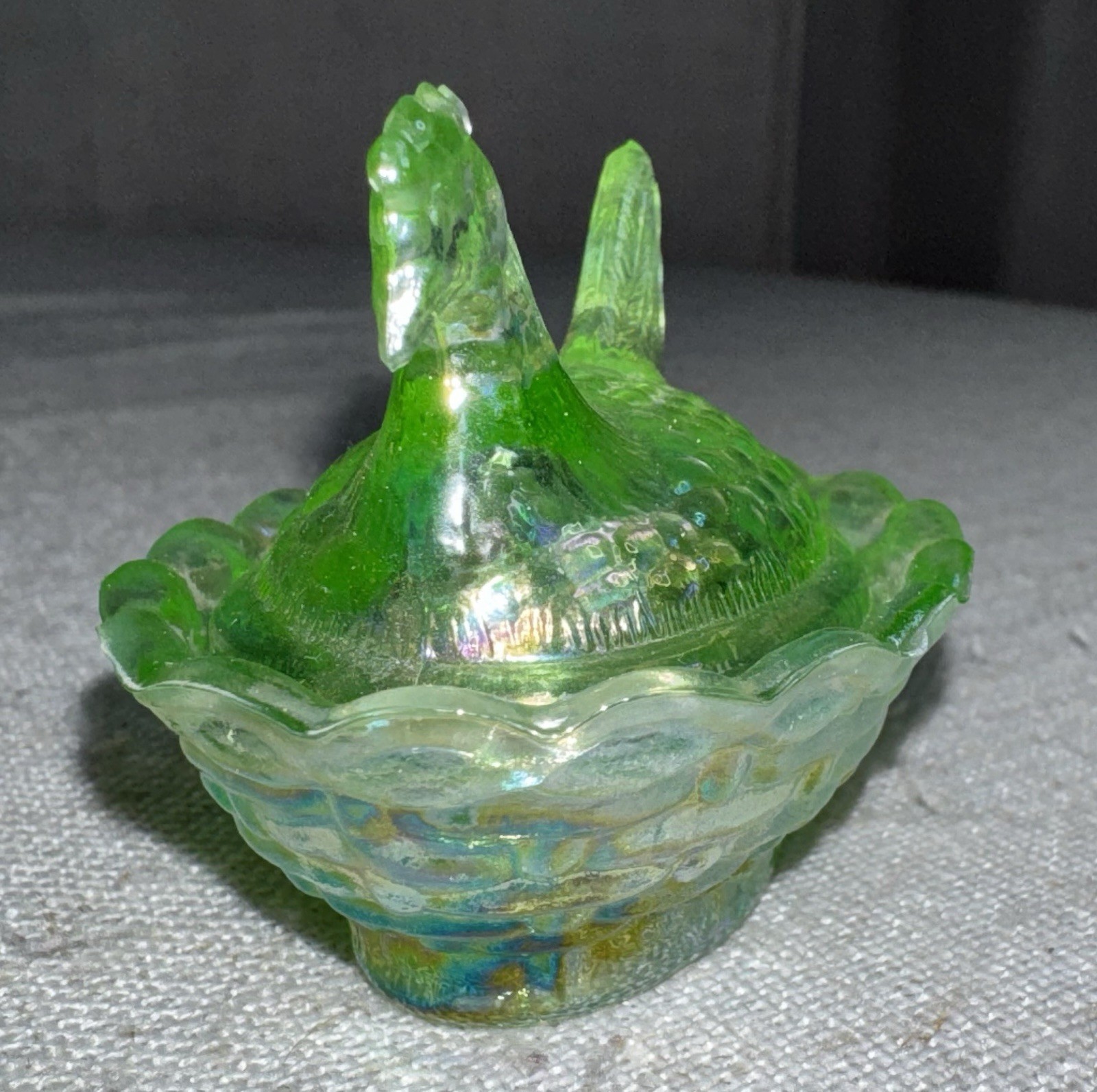 Boyd Art Glass Chick Salt HEN on NEST Mini HON #197 Aloe CARNIVAL Green Chicken