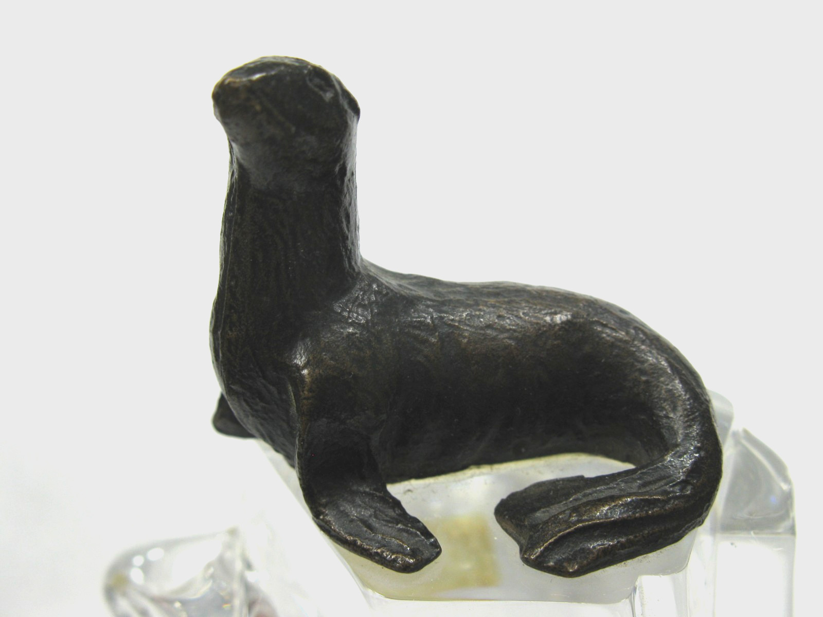 Vinardi Full Lead Crystal Glass w/ Bronze Seal on Top Figure Sculpture 1982