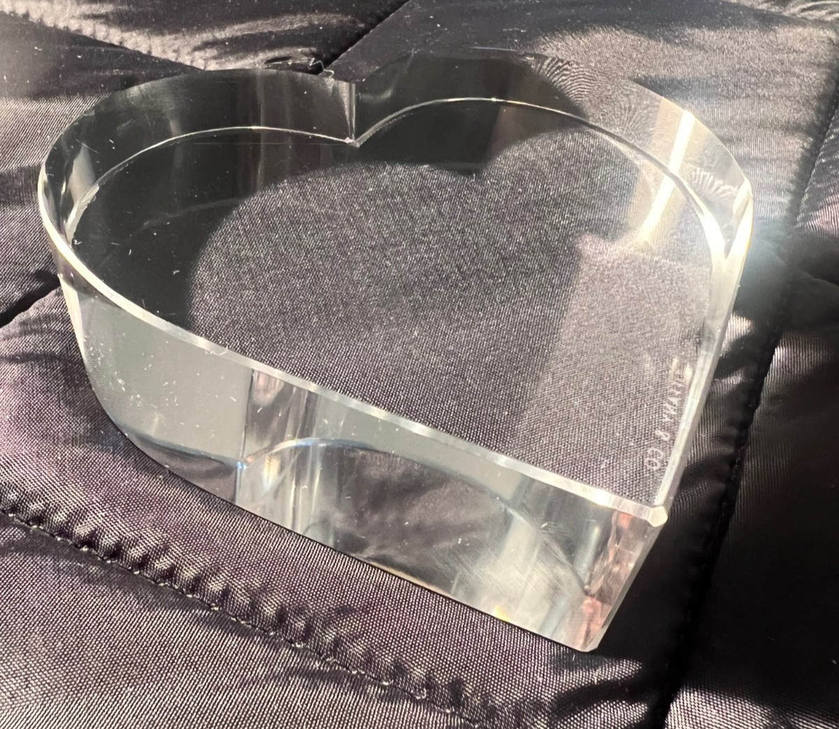 Tiffany & Co Hallmarked 4″x4″x1″ Clear Crystal Heart Paperweight in Ex Condition