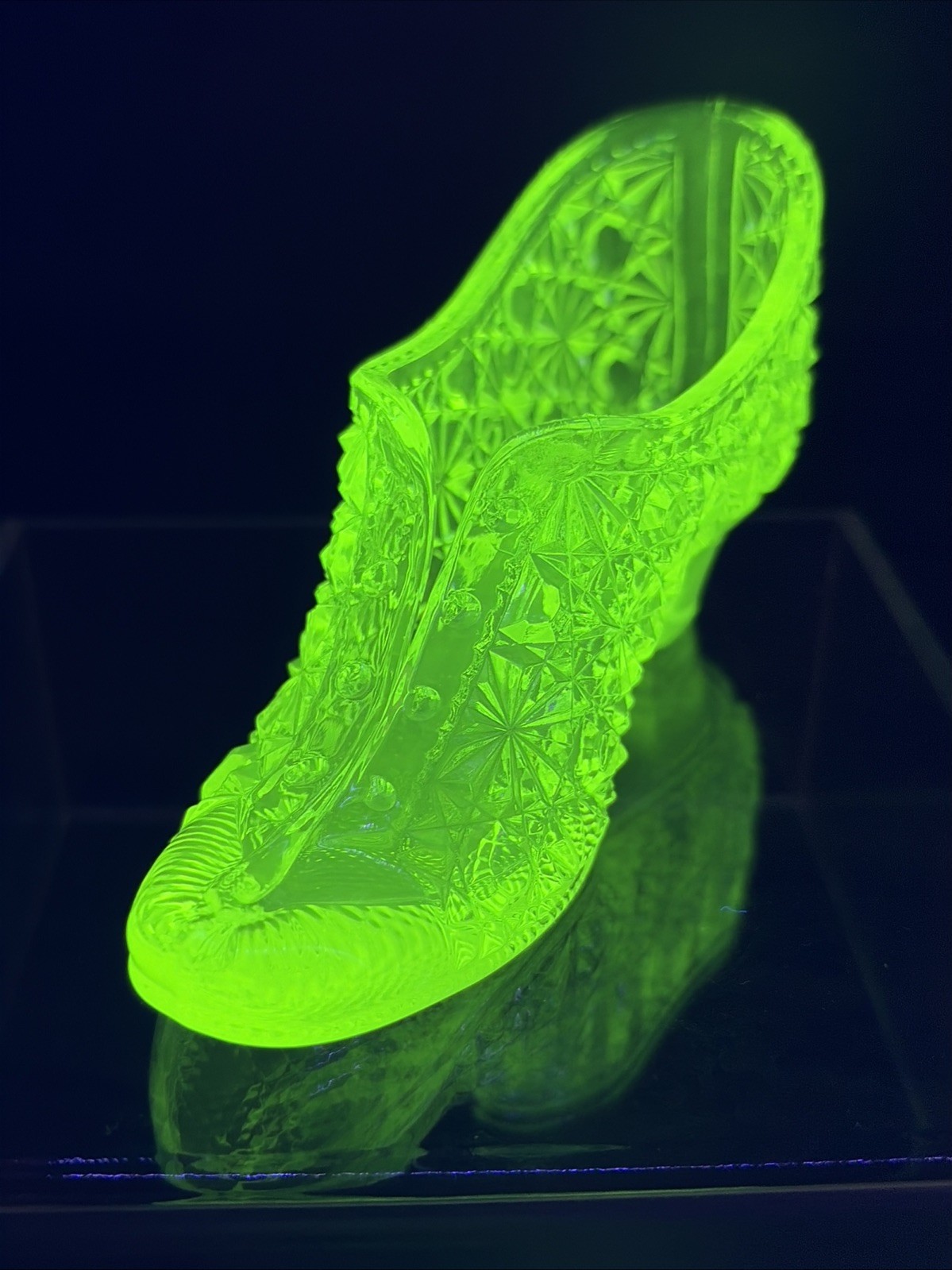 Duncan Miller Daisy & Button Slipper Shoe 5in Vaseline Uranium Glass UV Glow