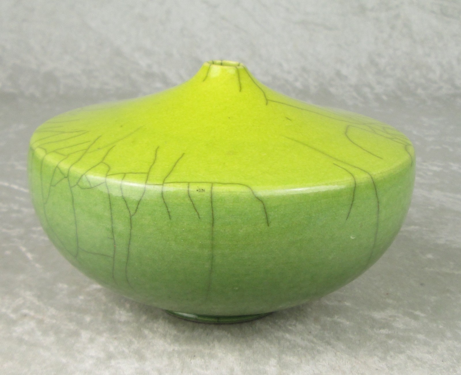Pamela Summers Pottery Vase Crackle Raku Lime Green 3-3/4 in Tall 6in Diameter