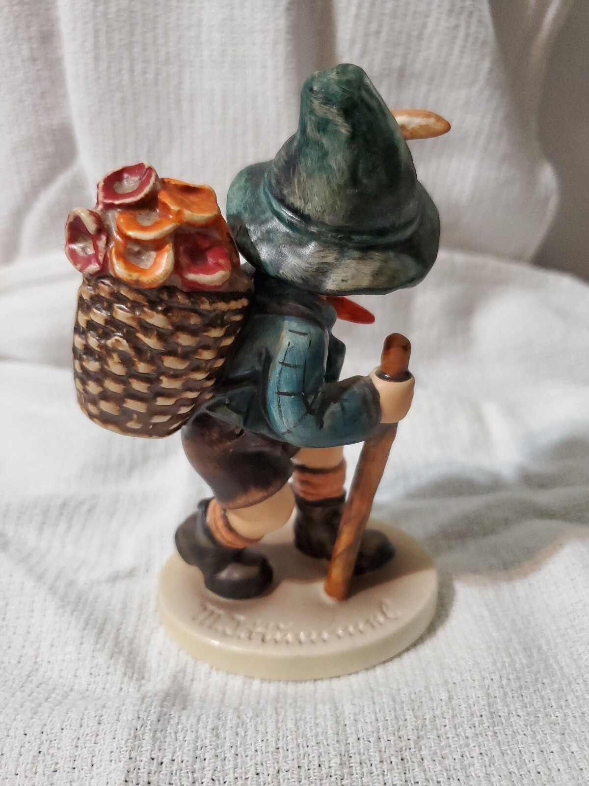 Hummel Figure 381 to The Flower Market 5 5/16in 1 Choice. Very good