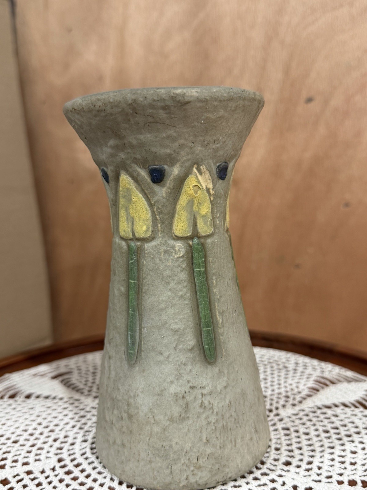 Roseville Mostique Gray 1916 Arts And Crafts Pottery Yellow Flower Vase 164-6″