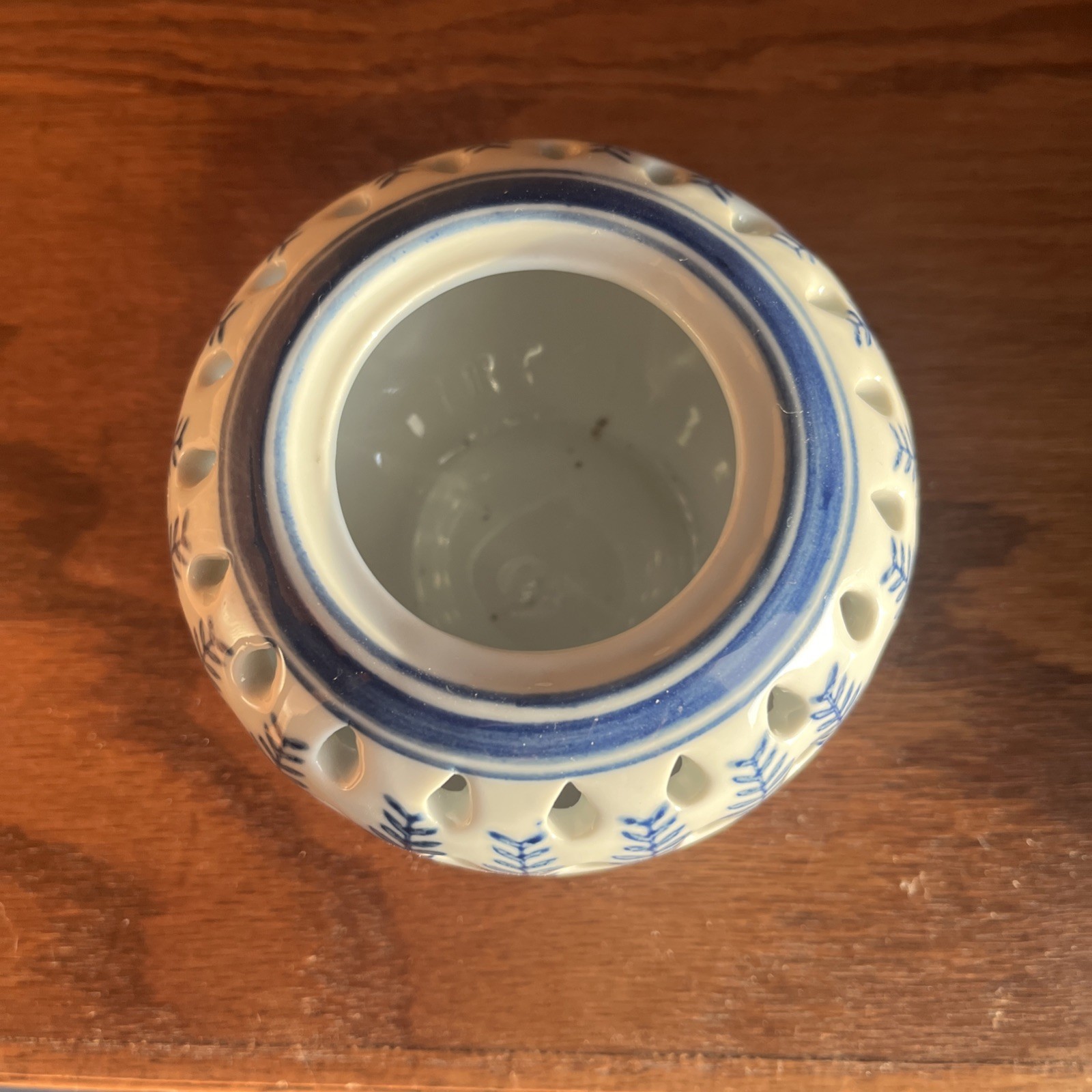 Silvestri Blue White Reticulated Porcelain Potpourri Incense Candle Vanity Jar