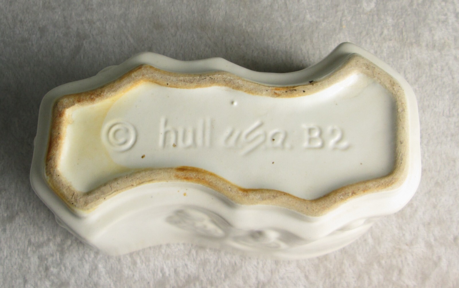 Hull Pottery Planter B2 Mushroom Art Deco Ivory Glaze 6-1/2 inch Long