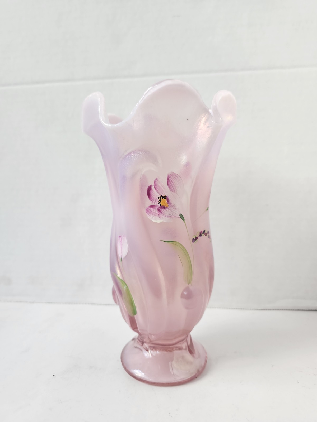 Fenton 2005 Tulip Rosemilk Opalescent Glass Swung/hankercheif Vase Signed