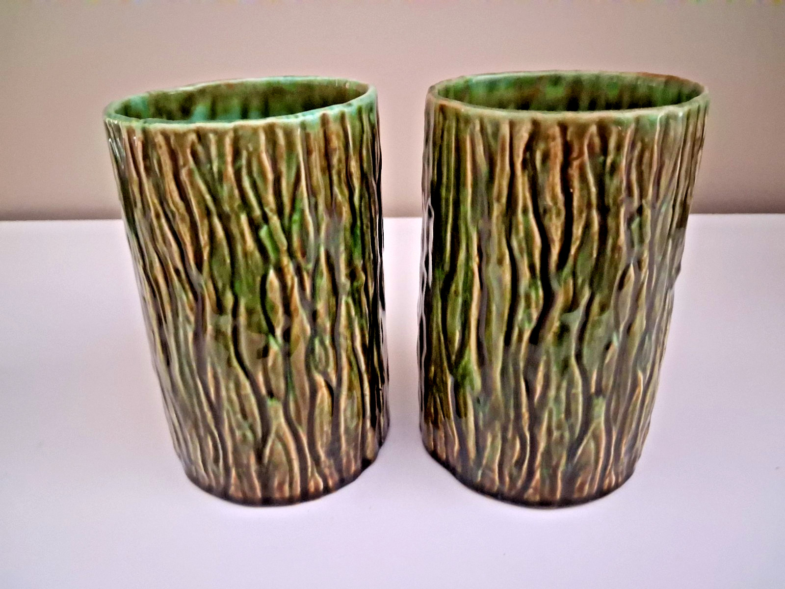 Vallona Starr Pottery California Pair of Bird Woodpeckers Tree Trunk Coffee Mugs