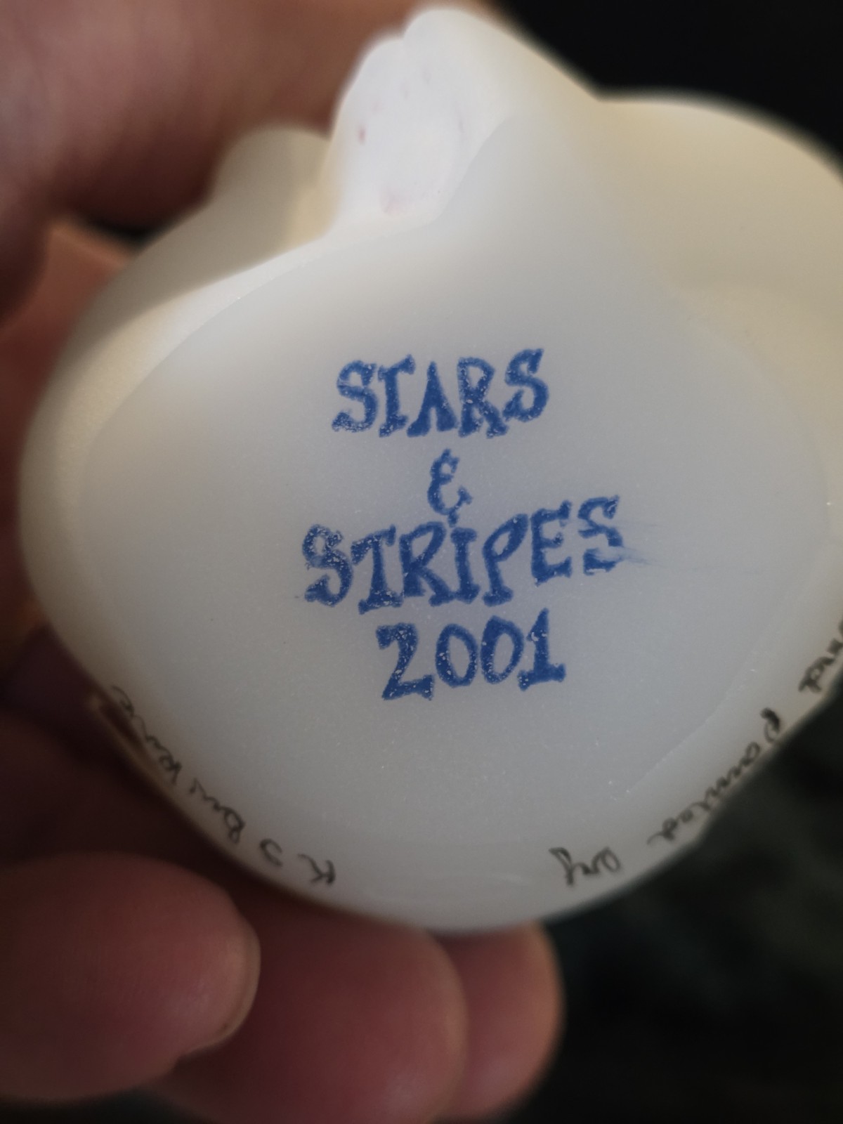 Fenton 2001 Sitting Bear Patriotic Stars and Stripes White Satin Glass Signed