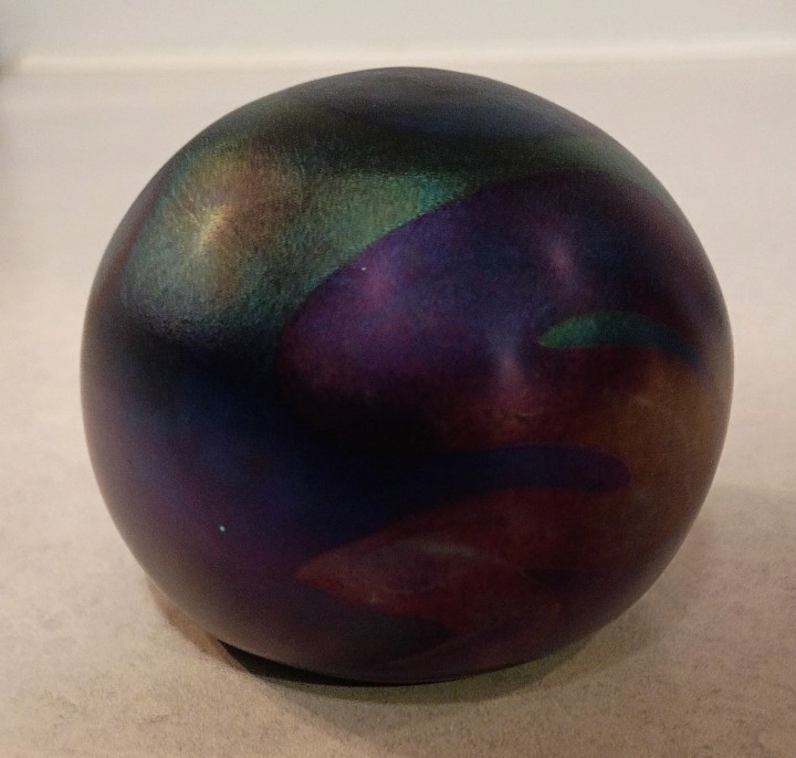 1979 Signed Robert Eickholt Aurene Swirl Iridescent Art Glass Paperweight