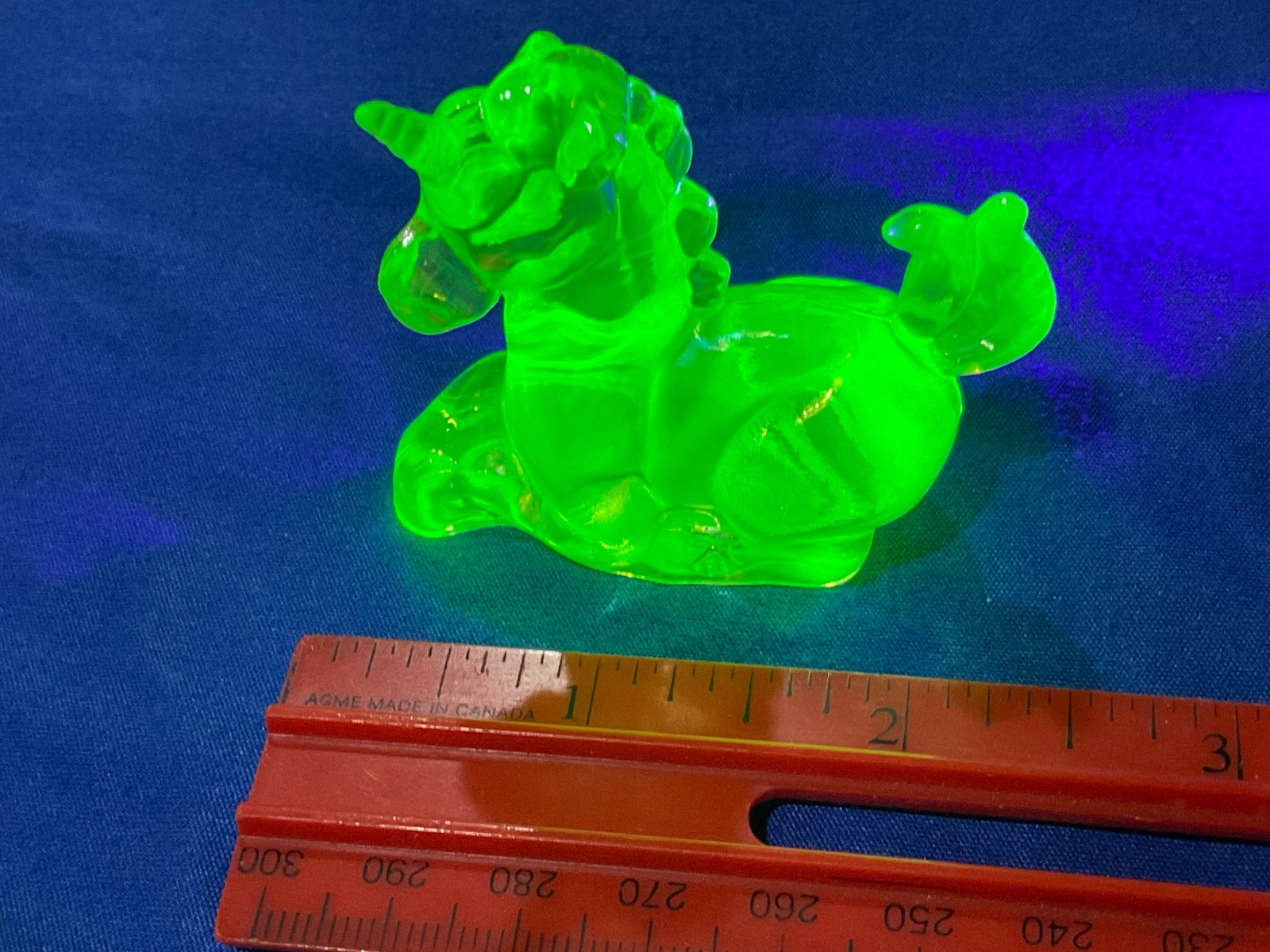 Vintage BOYD Uranium Vaseline Unicorn Yellow Opalescent Glass Mint Condition !!