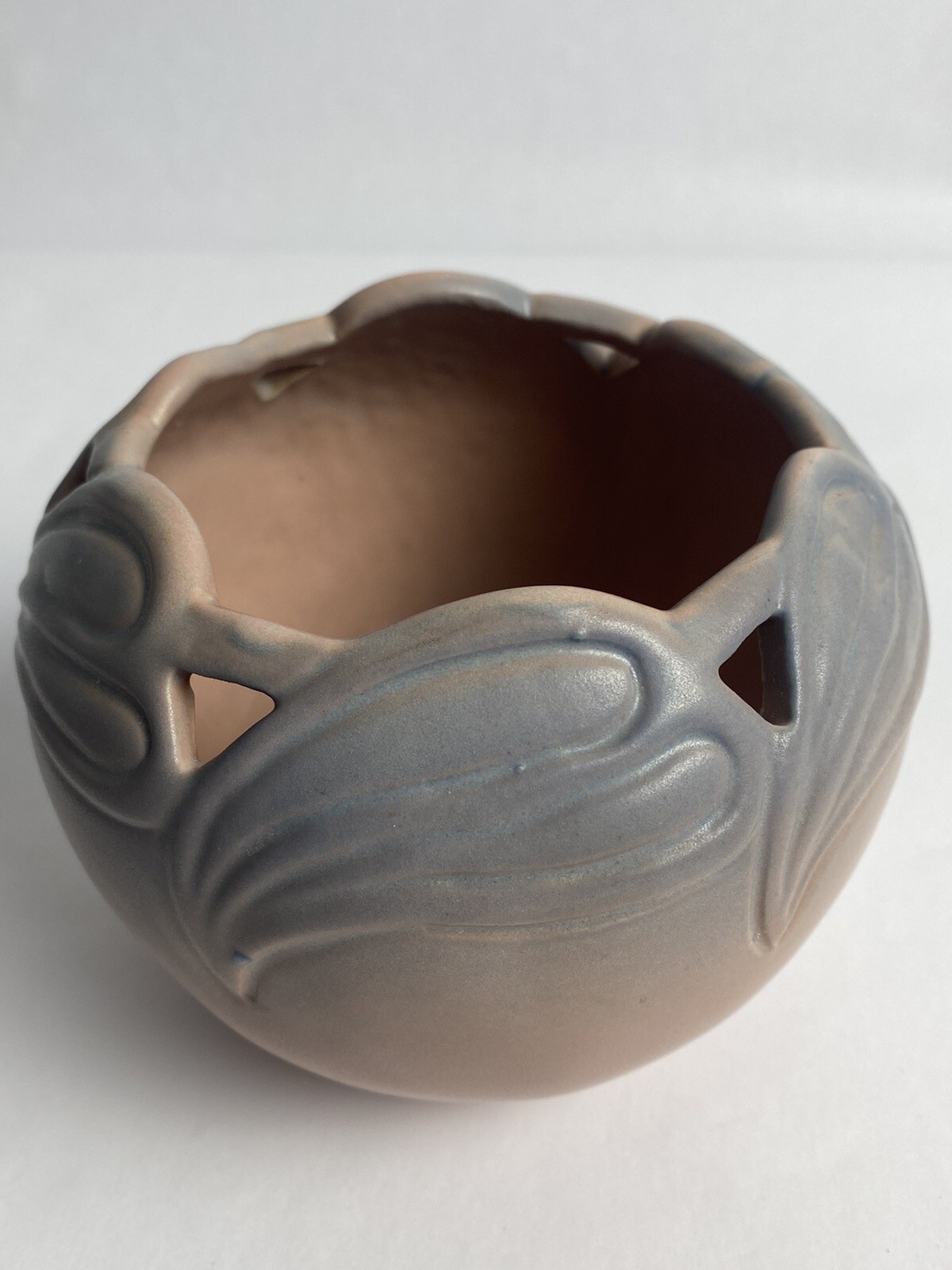 VAN BRIGGLE ‘Philodendron Leaf’ Bowl Dusty Rose Glaze Colorado Springs.