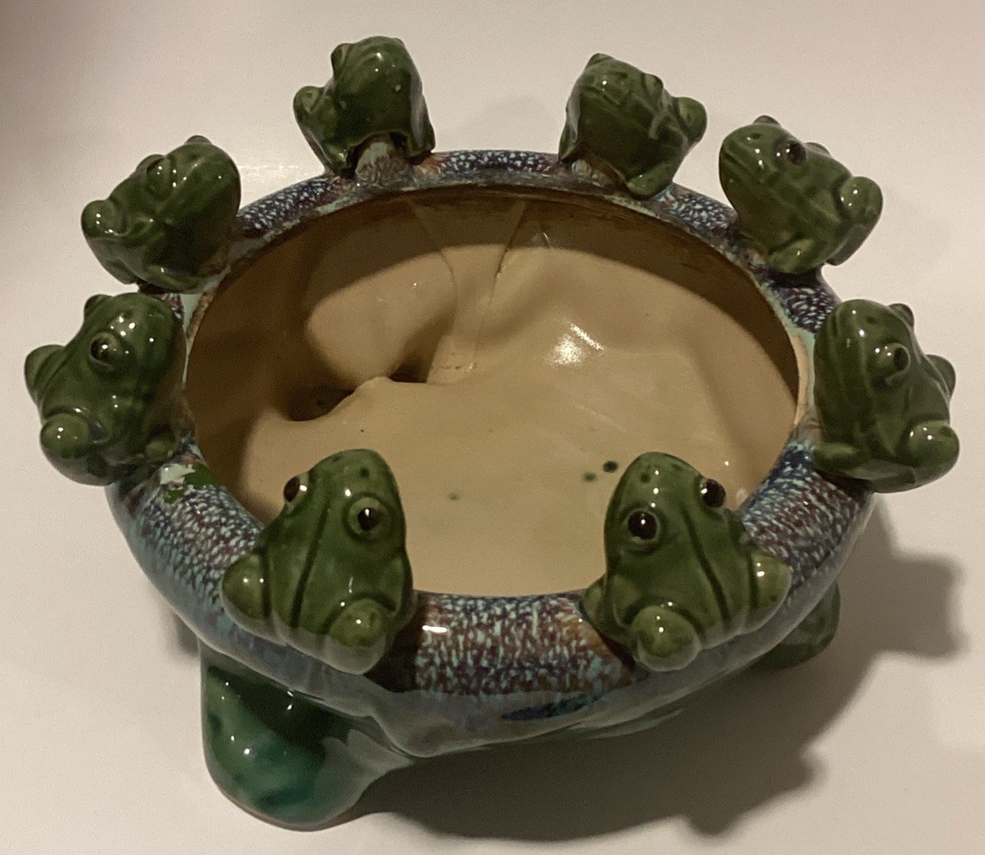 Vintage MCM Majolica Style 8 Frogs Perched On A Lily Pad Planter Great Condition