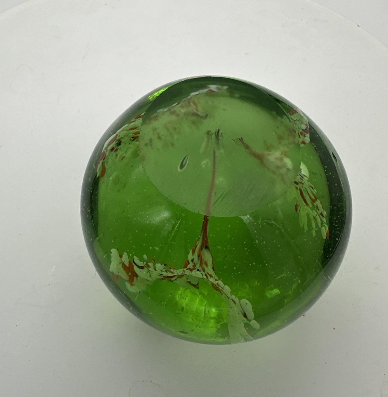 VTG ART GLASS RED YELLOW WHITE FIREWORKS HandBlown Green Glow Paperweight Unmark
