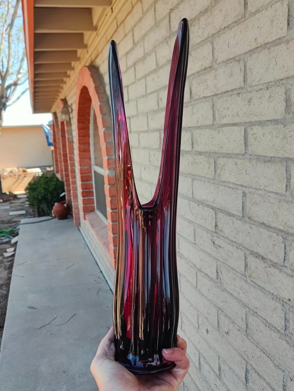 l e smith amethyst dragons tooth 19″ swung vase mint condition