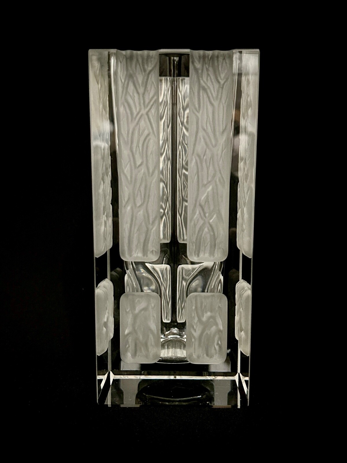Rare & Beautiful Hoya Winter Windows Crystal Etched Glass Vase 8.25″ Tall