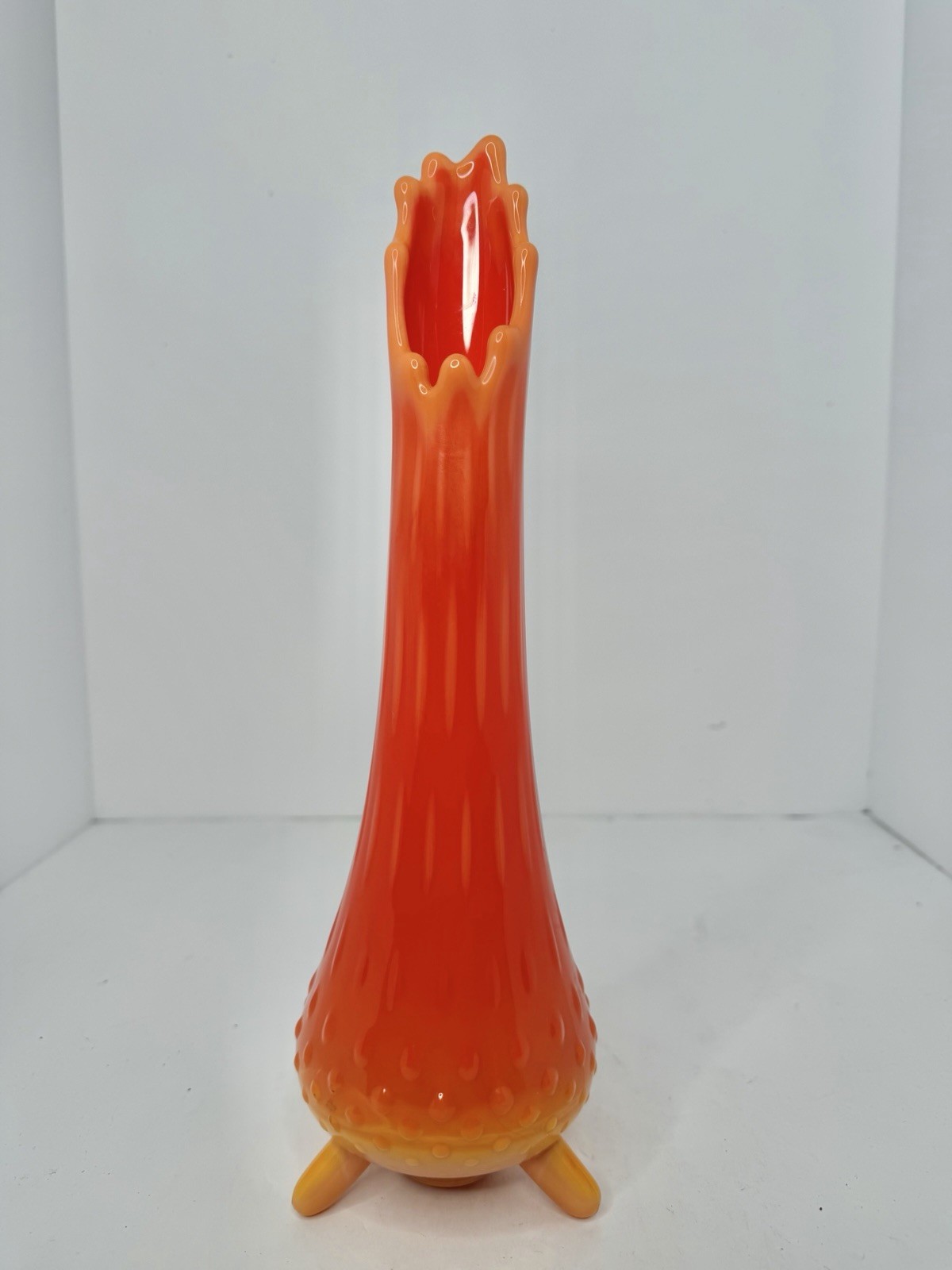 VINTAGE MCM L.E. SMITH BITTERSWEET 3 TOE HOBNAIL SWUNG VASE 12″ STUNNING