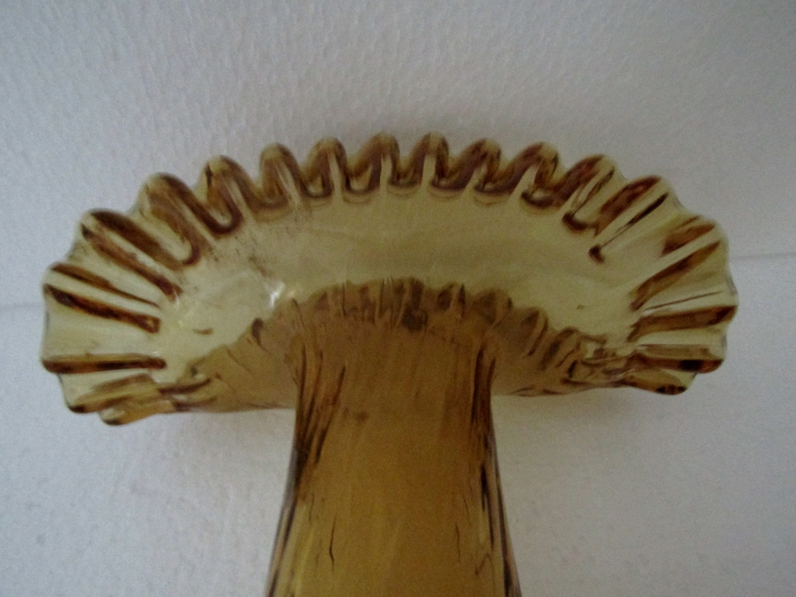 Fenton Glass 1950’s Amber Yellow Optic 8 3/4″ Fluted Top Fan Vase