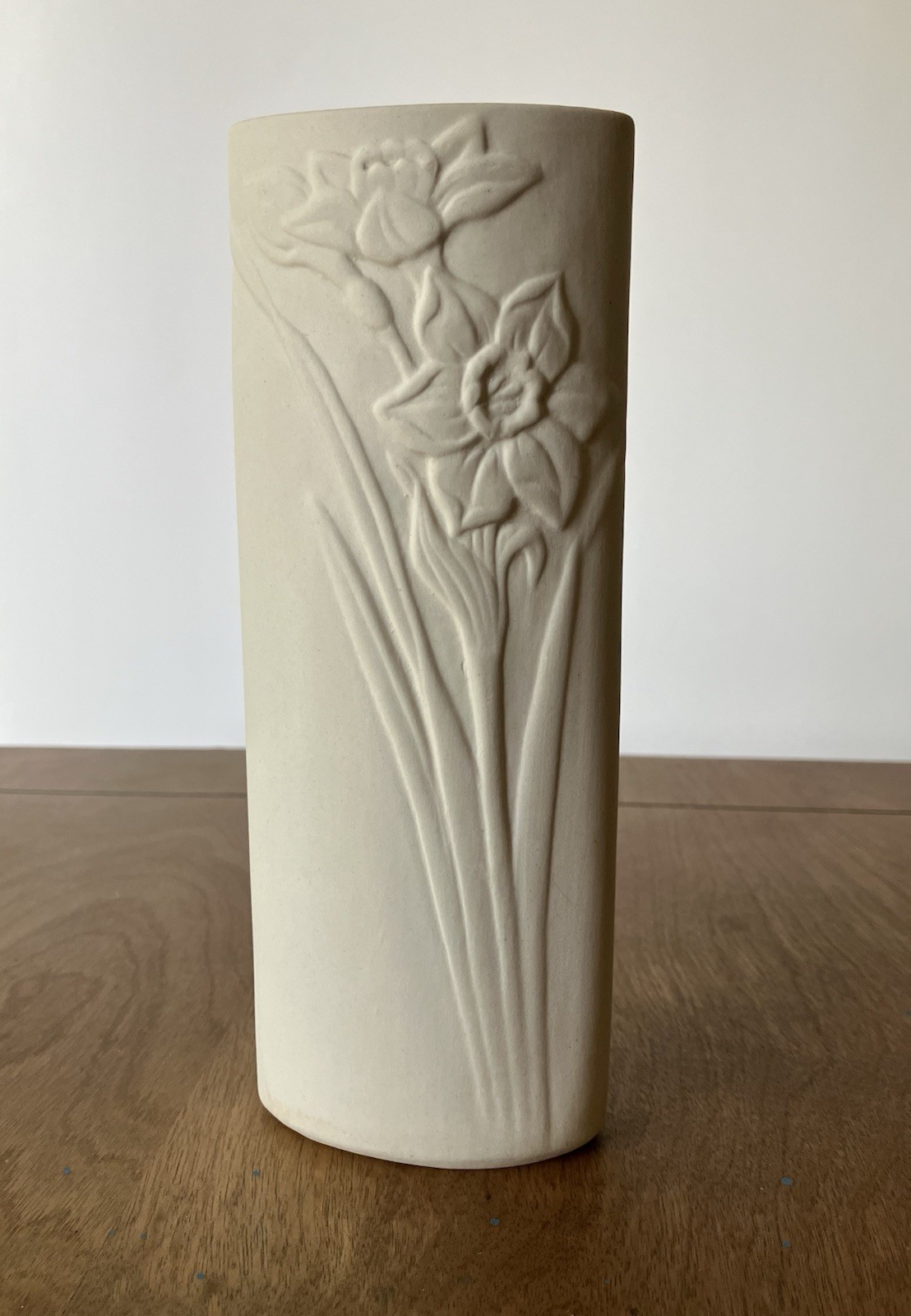 Santa Barbara Ceramic Design Vase Unusual Daffodil Embossed Flat White SBCD