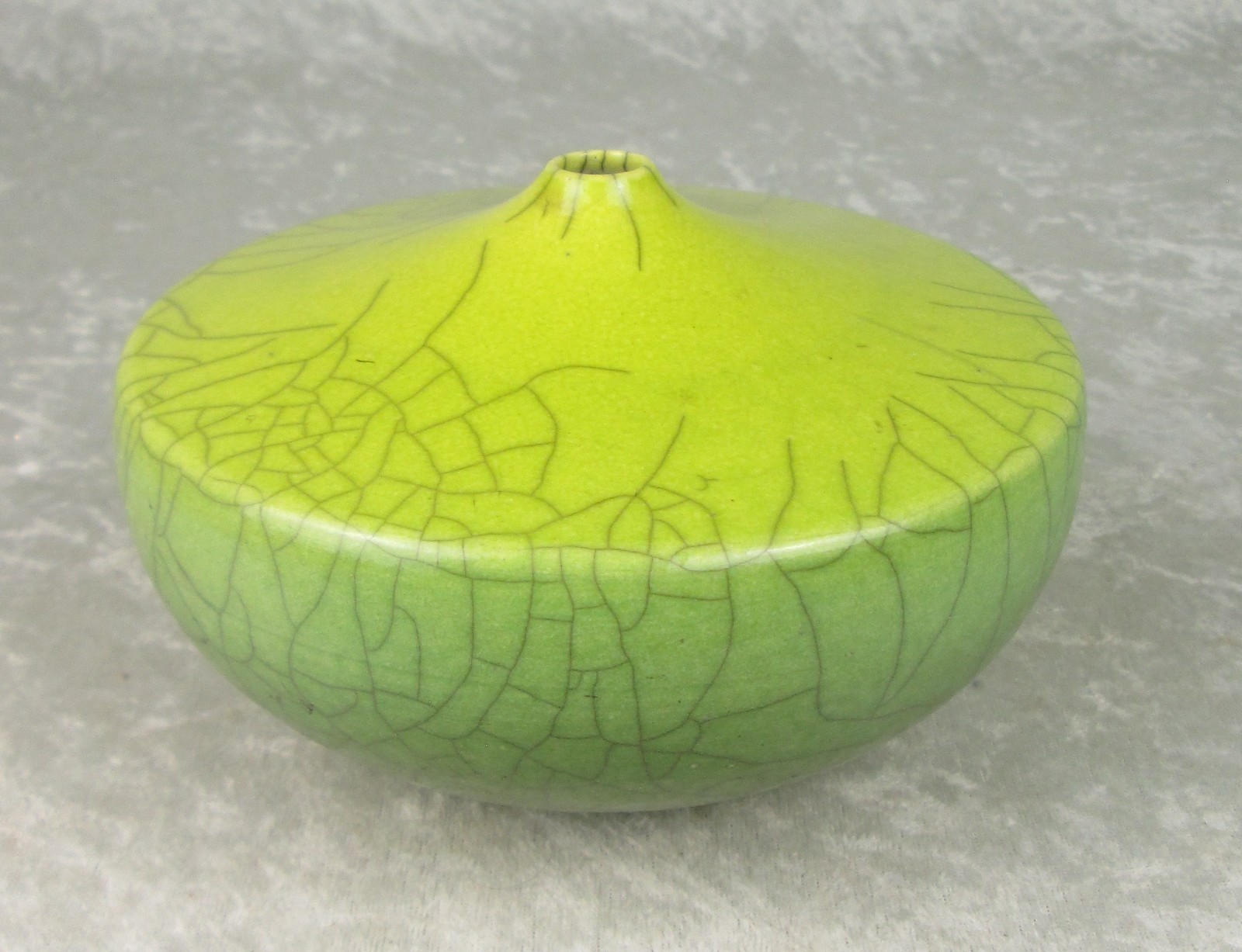 Pamela Summers Pottery Vase Crackle Raku Lime Green 3-3/4 in Tall 6in Diameter
