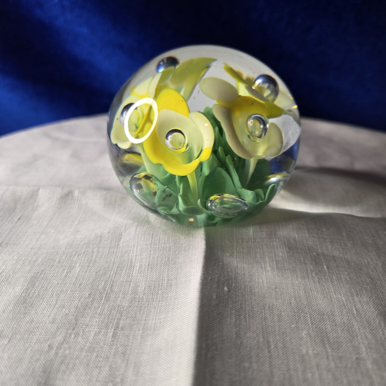 St Clair Maude & Bob Paperweight VTG 1983 Yellow Trumpet Floral Marked GLOWS