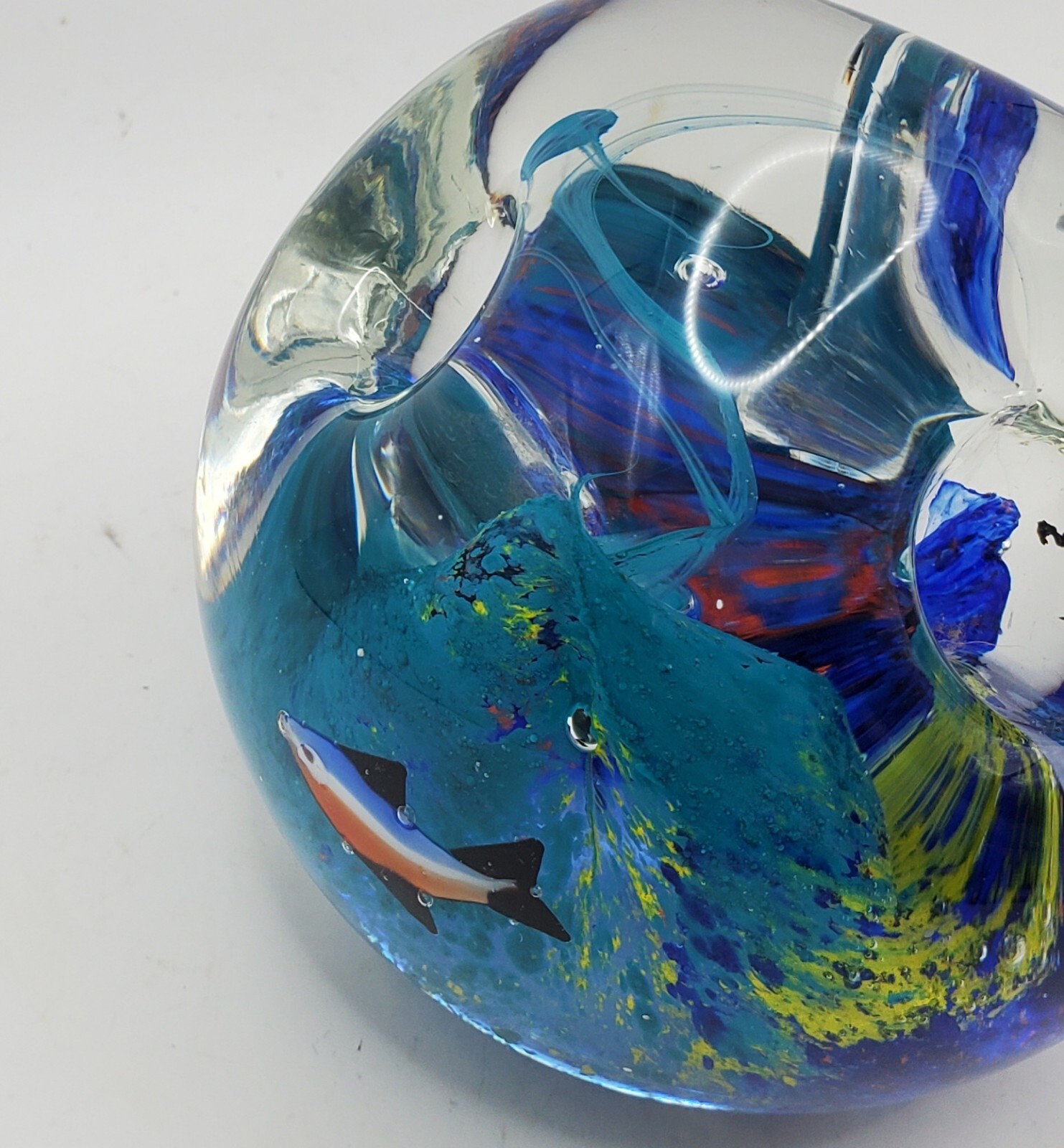 VTG Art Glass Hand Blown Fish Aquarium Paperweight Ocean Waves 4″ H , 2 Lb