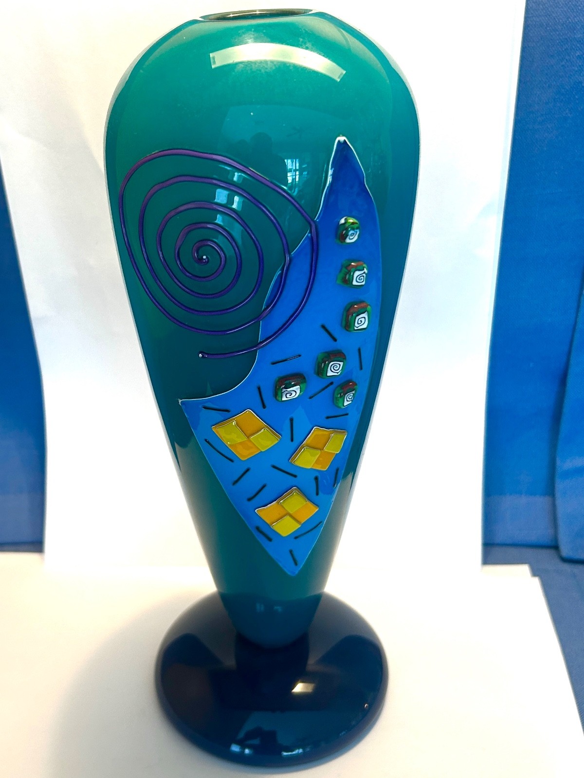 ART GLASS FROM CALIFORNIA VIBRANT AQUA / BLUES 10.5 INCHES TALL