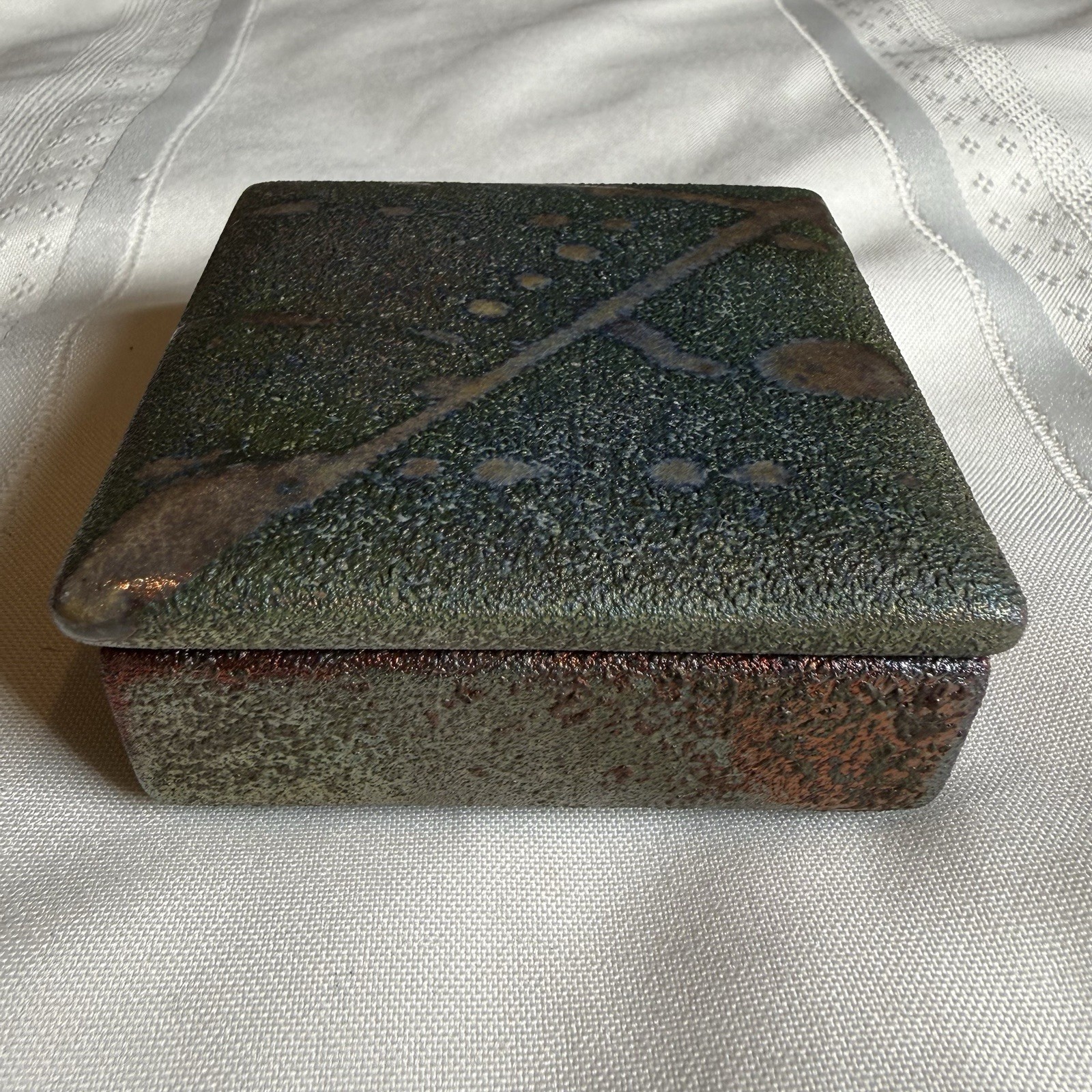 Vintage The Clay Cellar Raku Pottery Trinket Box Iridescent Glaze Studio Art USA