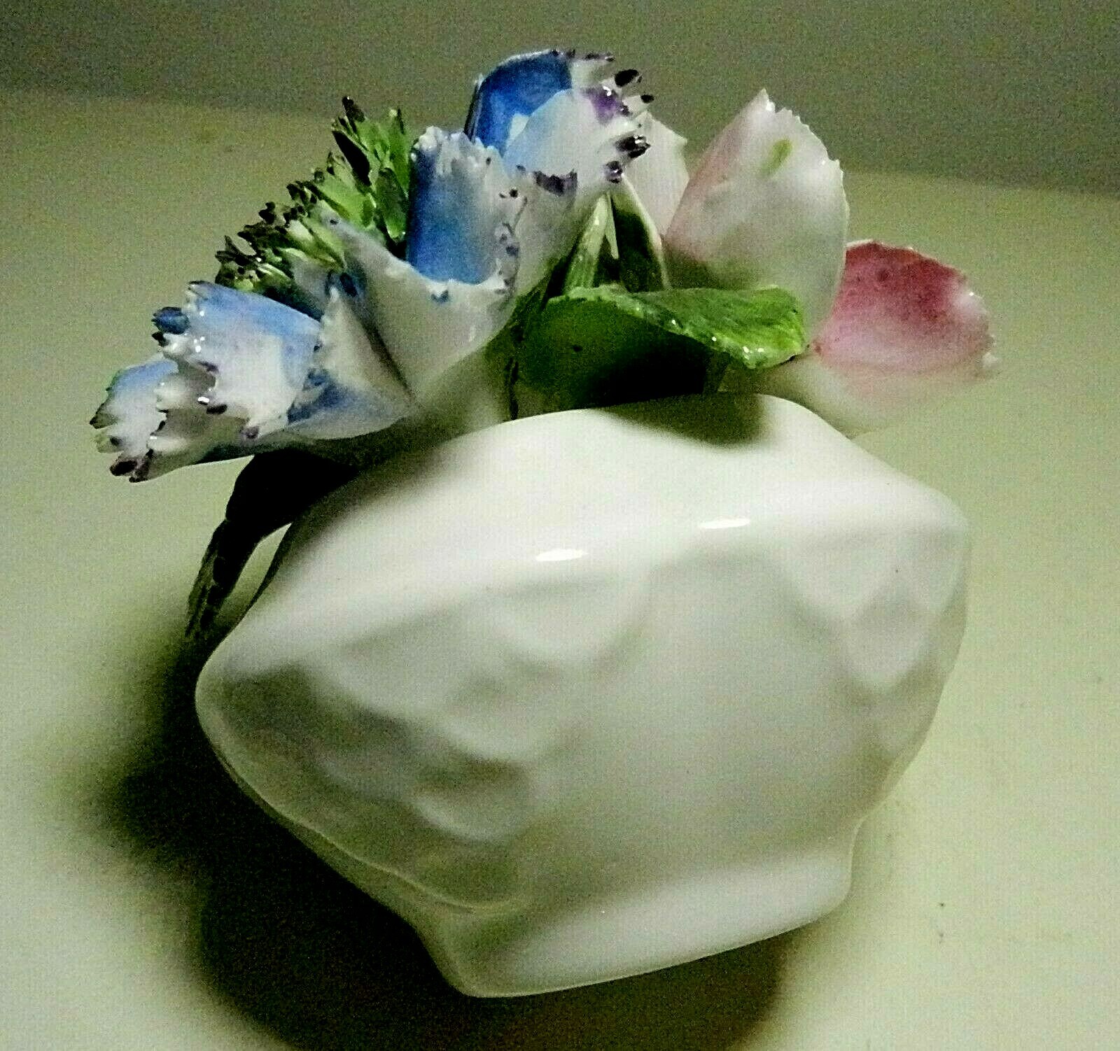 REGAL Staffordshire Fine Bone China Flower Arrangement in a Vase-Made in England