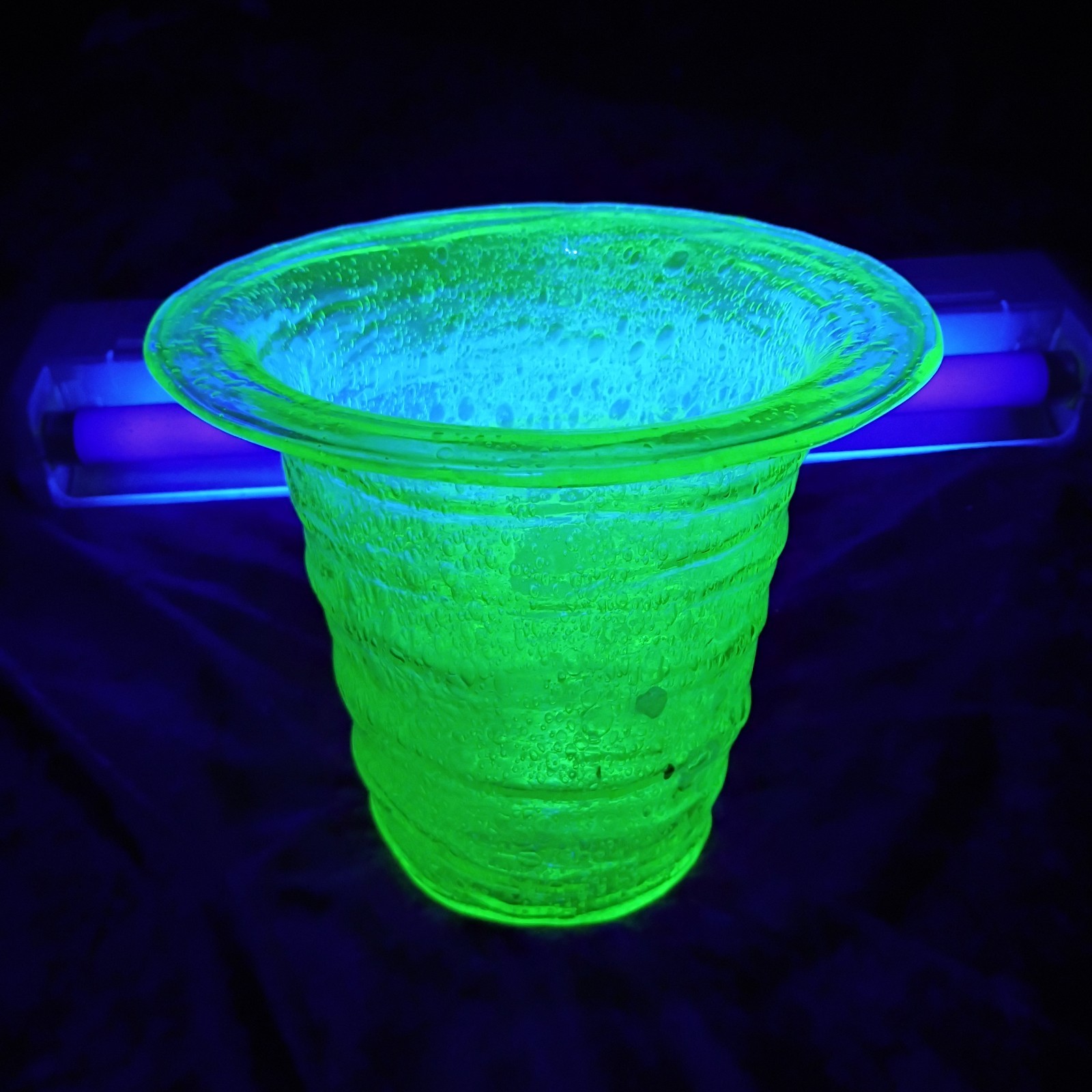 7″ Consolidated Catalonian Hat Shaped Uranium Wavy Vase Lots Of Bubbles GLOWS”