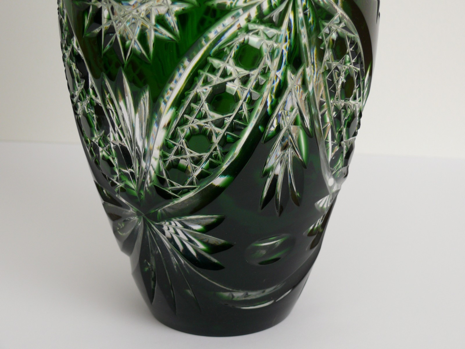 CRYSTAL flower VASE H25 cm, GREEN Cut to clear Overlay / Cased Crystal