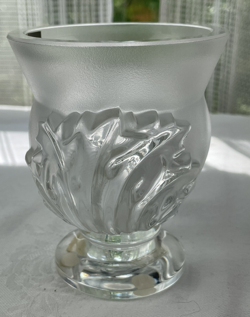 LALIQUE France ST. CLOUD CRYSTAL Frosted Vase With ACANTHOS Leaves Signed 4.5″