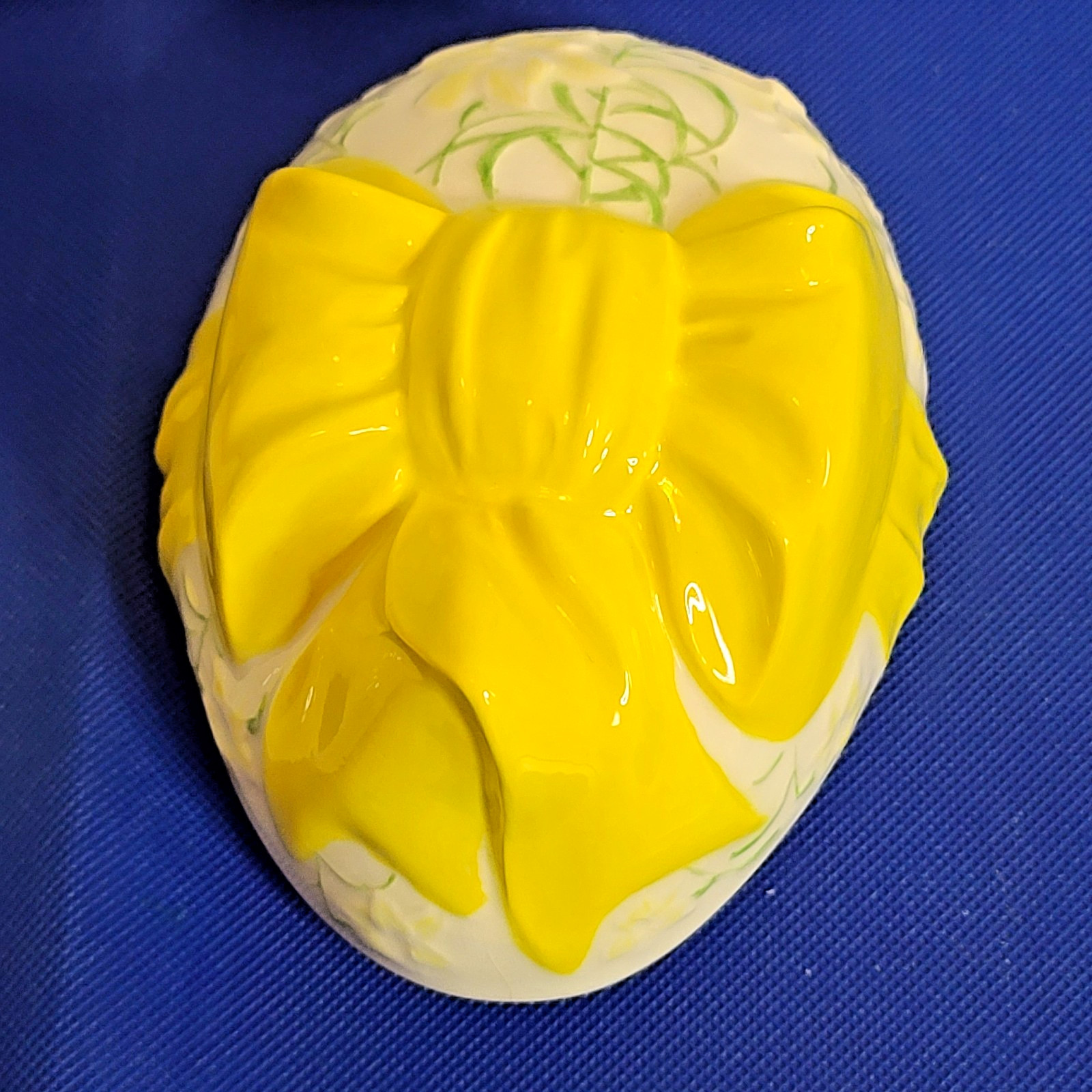 VTG Ceramic Egg Trinket Box Byron Mold Easter Candy Dish Lilies Yellow 1971 READ