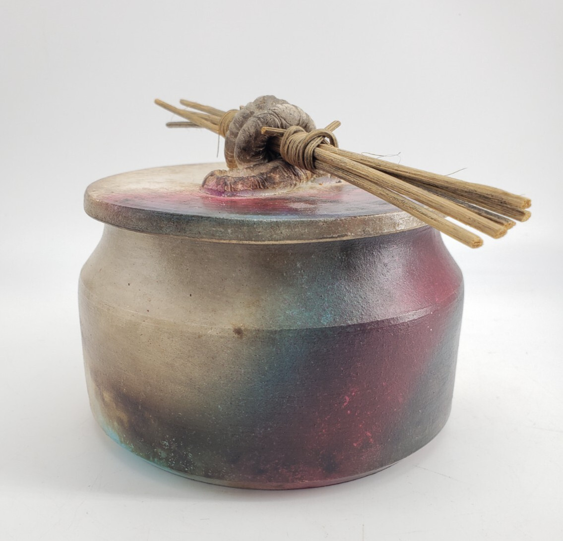 Lee Hazelgrove Art Pottery Raku Covered Dish 5.5in Round