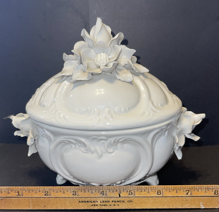 Italian Art Pottery Capodimonte Off White Floral Vintage Box Applied Flowers EUC