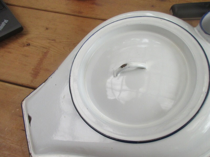 #33W enamel Hospital chamber pot Bed Pan w/lid trim blue white Czecho-Slovakia