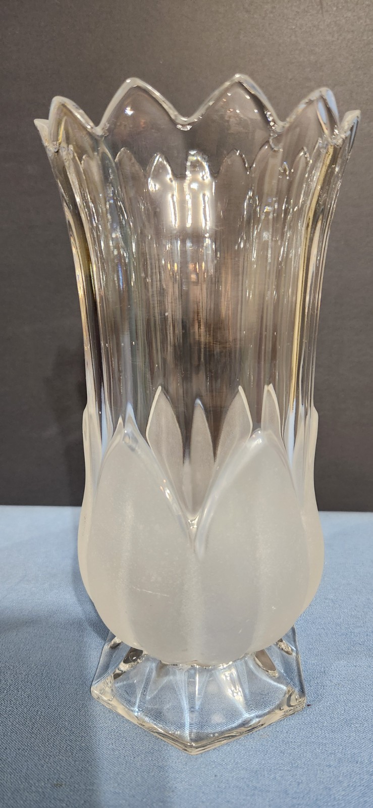 Heavy Crystal Tulip Vase8″ Tall Scalloped Rim Frosted Petal Base 2.6 Lbs