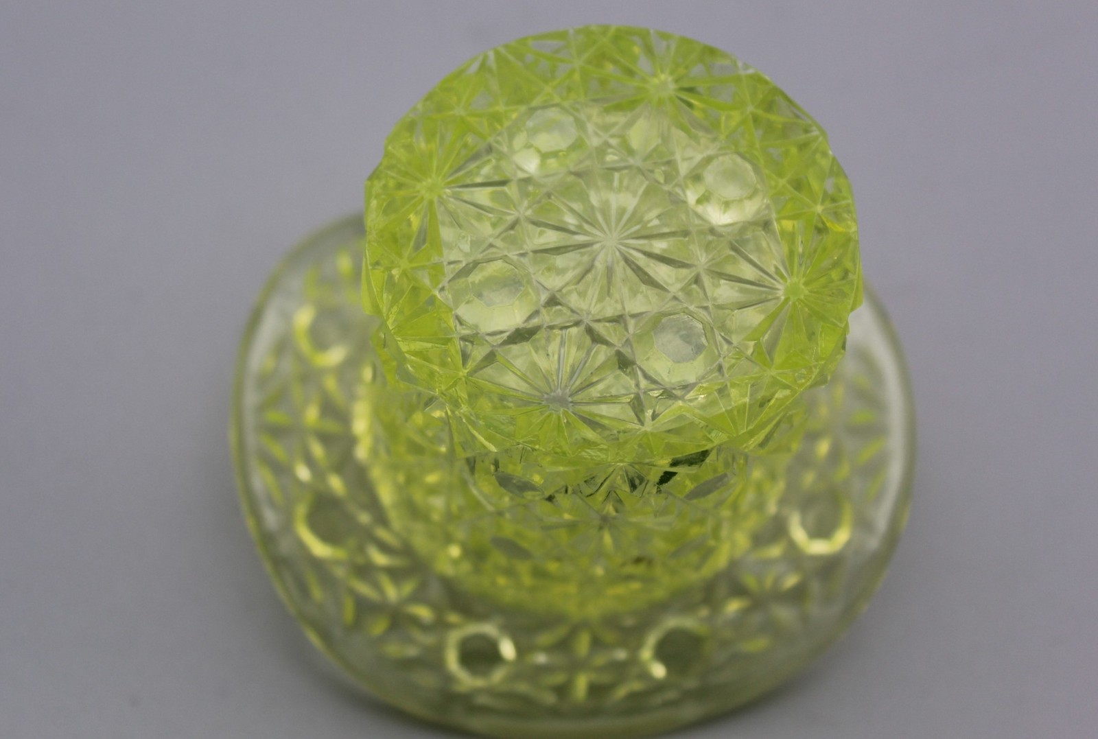 Vintage Fenton Vaseline (Uranium) Daisy & Button 2.5″ Hat Vase Toothpick Holder
