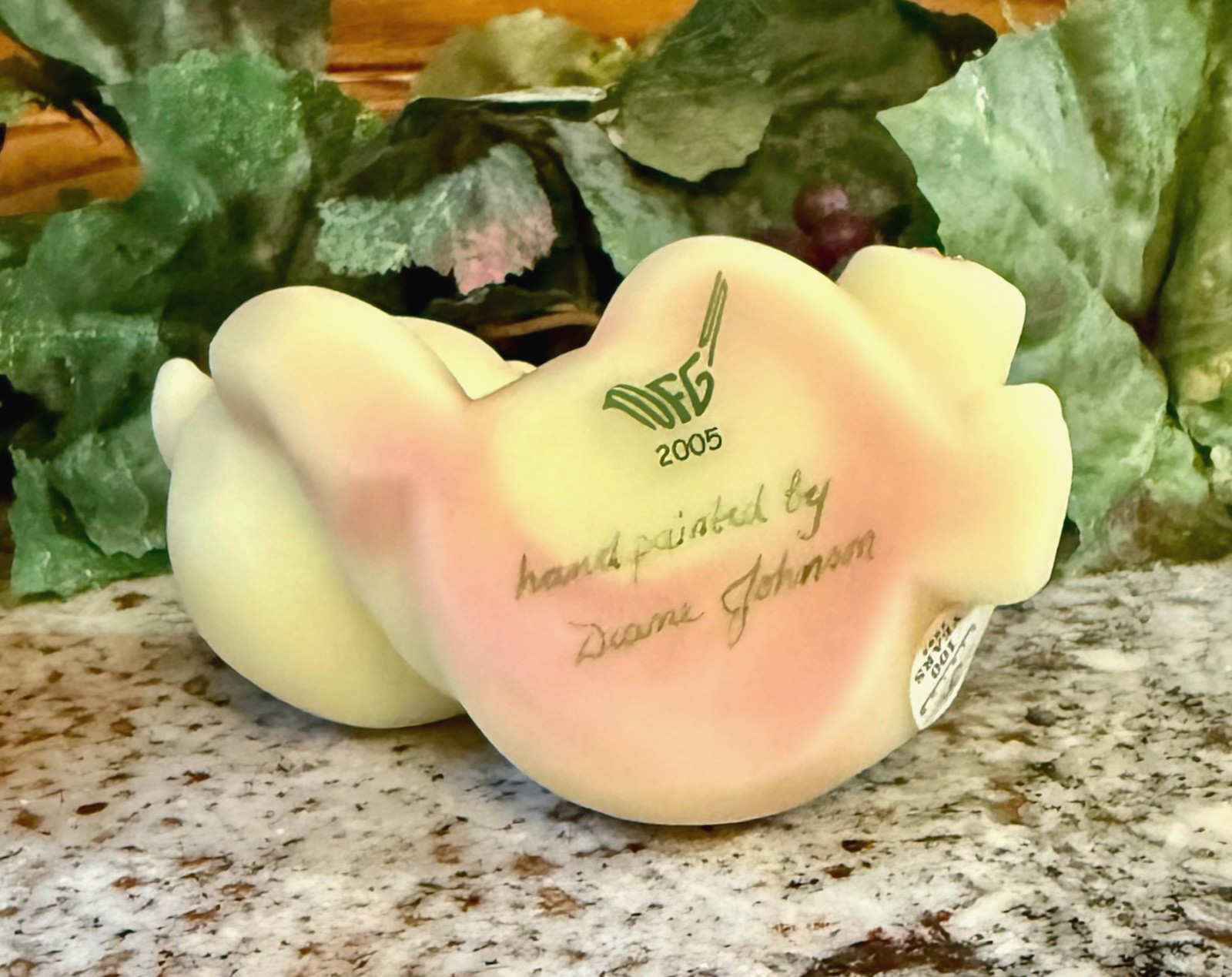 2005 Fenton**BURMESE “PATCHES” RECLINING BEAR**NFGS..DIANE JOHNSON