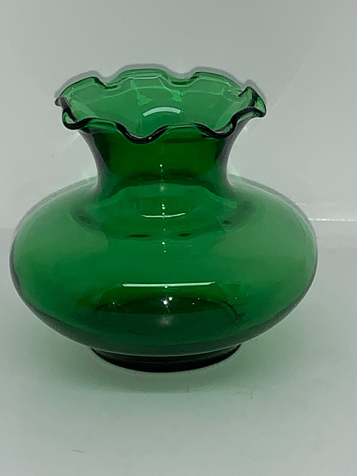 Anchor Hocking Forest Green Ruffled Edge Crimped Bud Vase (1957-65) 3 1/2″