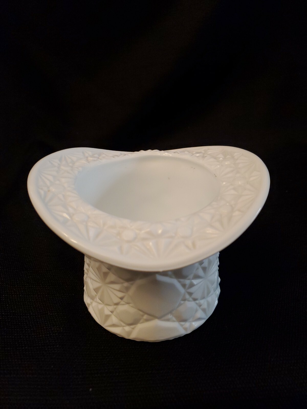 Large Vintage White Milk Glass Top Hat Vase Condiment Dish Fenton Daisy Button