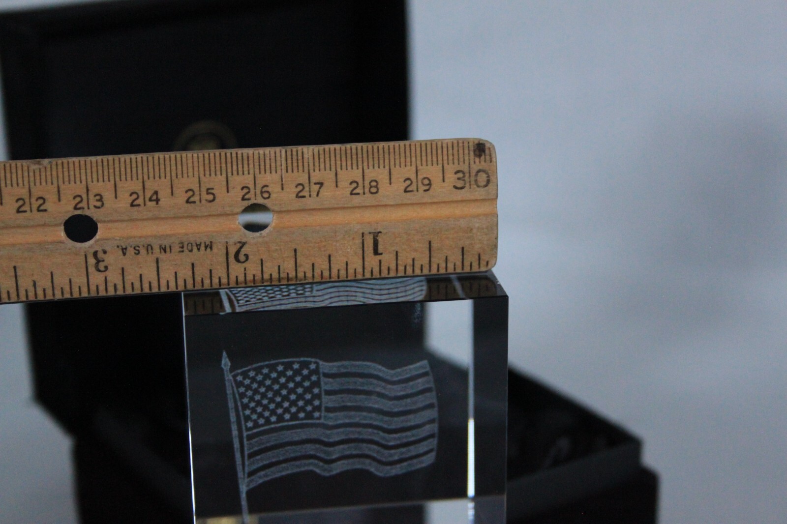 RARE LIVING QUARTERS AMERICAN FLAG CRYSTAL 3D CUBE PAPERWEIGHT NEW IN VELVET BOX