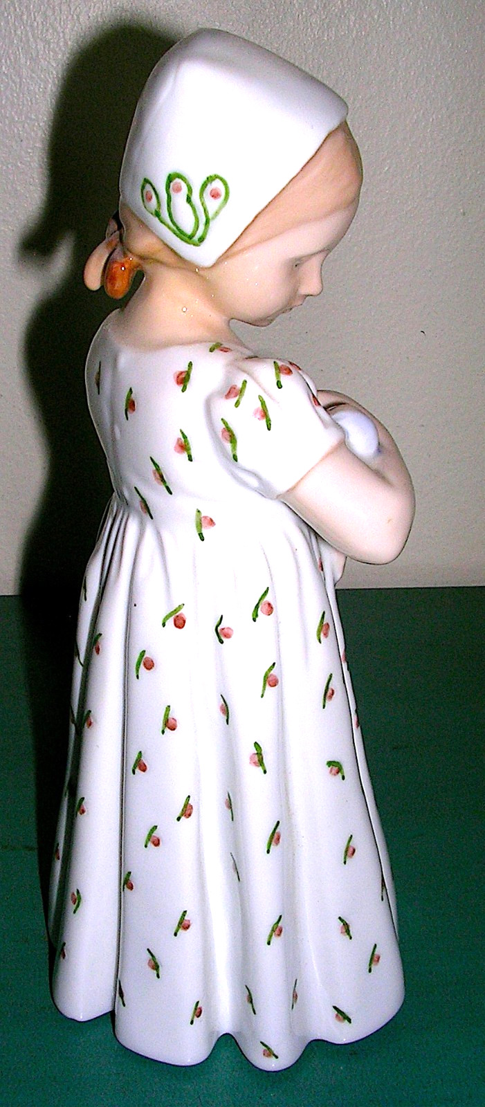 Bing & Grondahl Copenhagen Porcelain Figurine #1721 Mary Girl Holding Doll 7 “