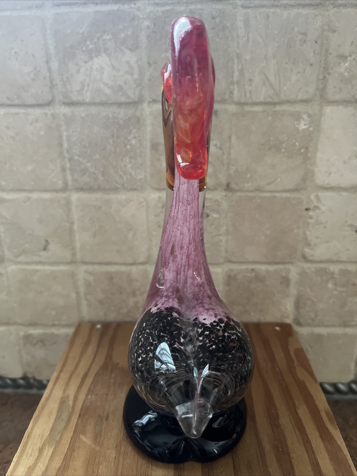 Art Glass Pelican 7″ Pink and Black Goldfish in Mouth Figurine Paperweight EUC