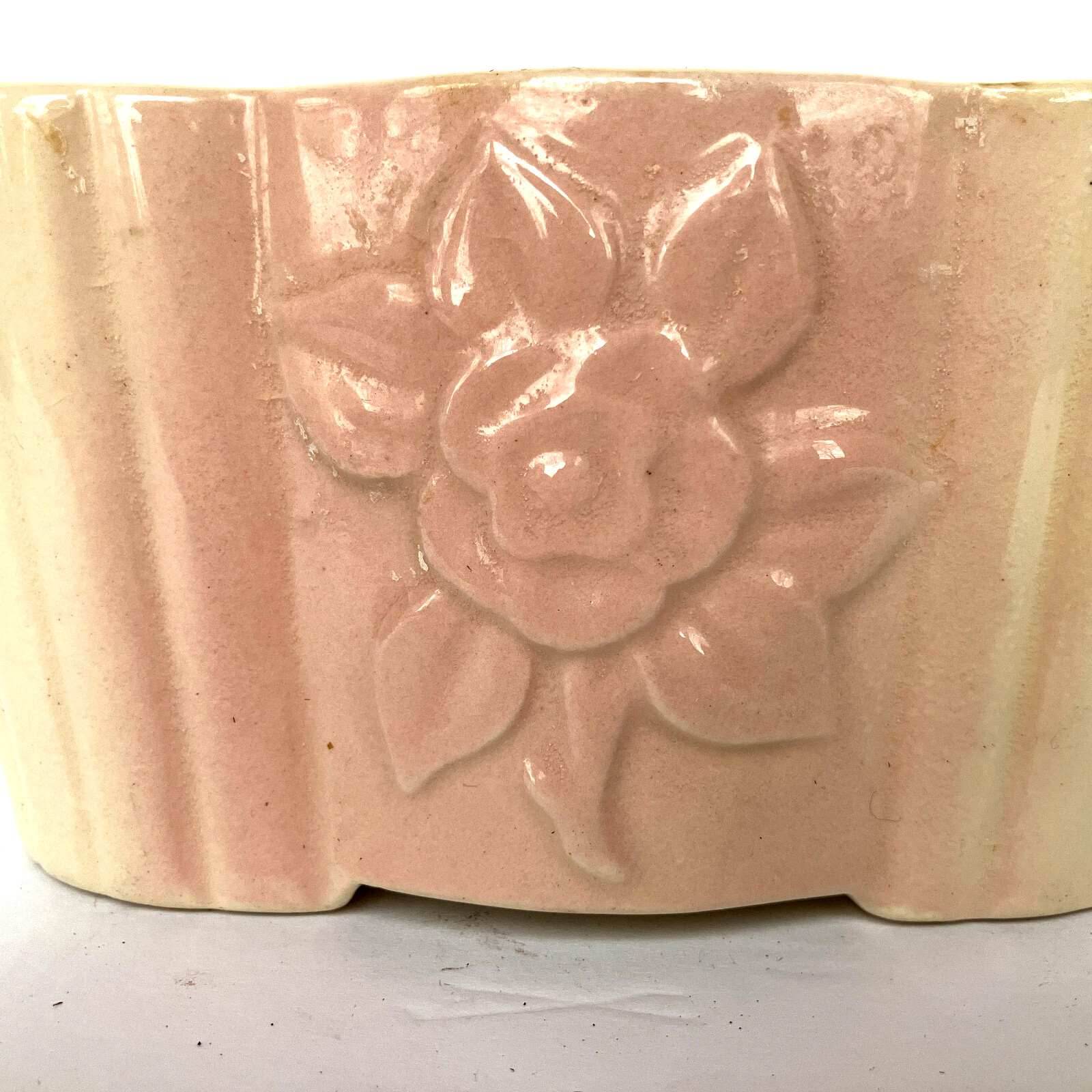 VTG Small Mid Century Pink Cream Scalloped Keyhole Ceramic Planter Rose Relief